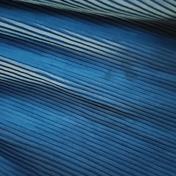 Very flowy top - Picture 2 of 4